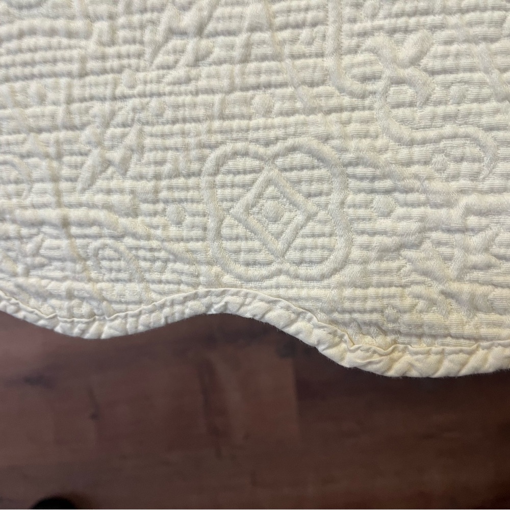 Vintage White/Light Cream Quilt Coverlet 79x87 | Scalloped Edge - Picture 4 of 10